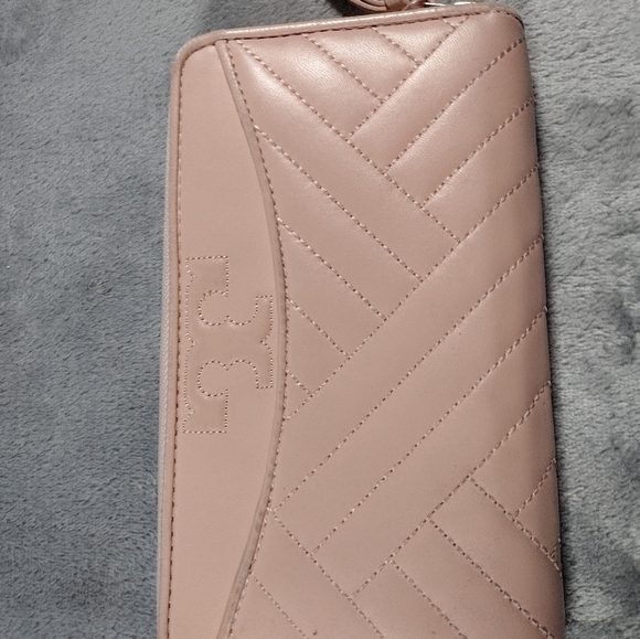 Tory Burch Alexa Blush Pink Wallet - Picture 2 of 13
